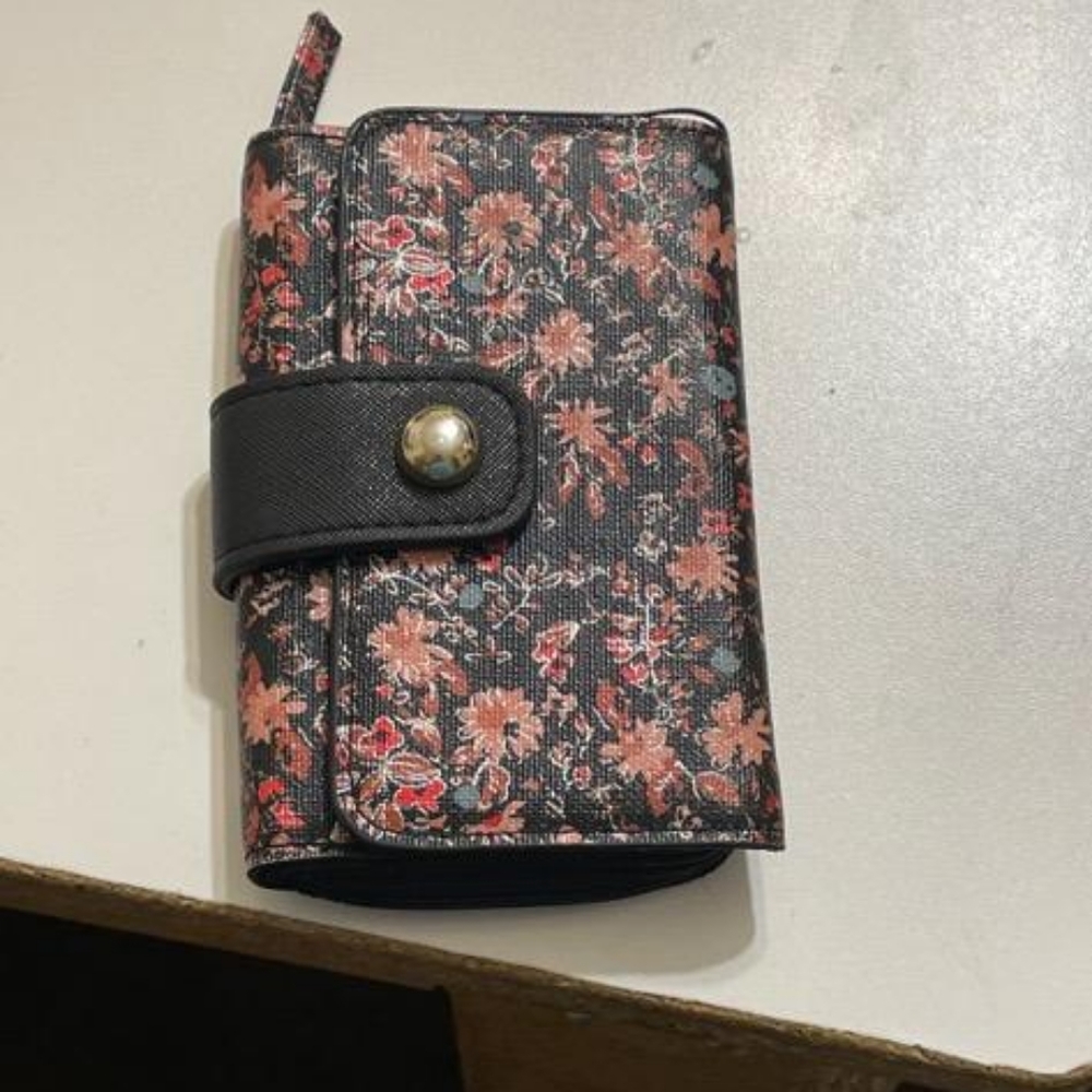 Women's floral wallet